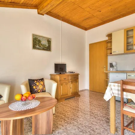 Paradinovic House With Affittacamere 3*